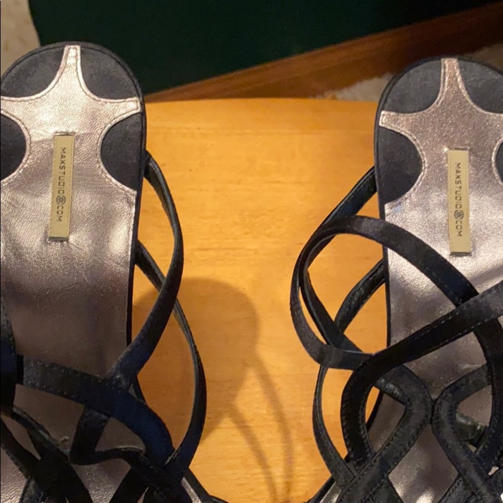 Black heels - Picture 3 of 4